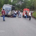 Motociclista terminó con su vida al chocar con un bus